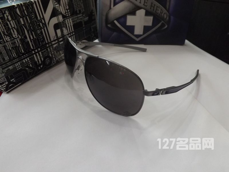 欧克利OAKLEY 4057-11军版暧灰色太阳镜 