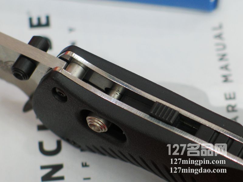 美国蝴蝶Benchmade 583S 半齿助力T头快开折刀