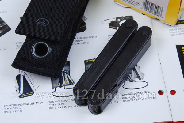 莱泽蔓LEATHERMAN  CORE巨人军规版