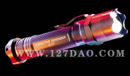 美国军警专用神火Surefire E2D 战术手电