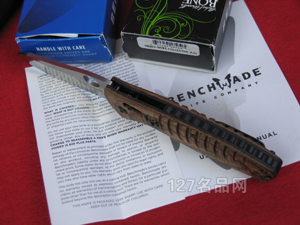 美国蝴蝶Benchmade 15020-2桃木柄折刀