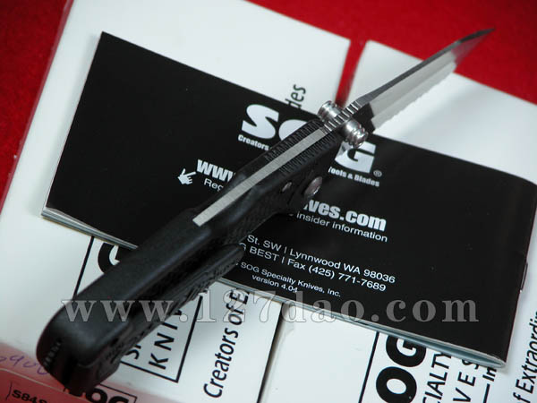 美国哨格小型战术折刀 SOG-S84S